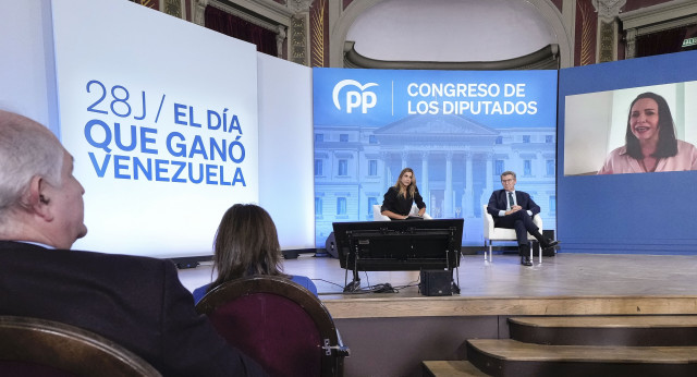 Alberto Núñez Feijóo participa en el coloquio '28J: el día que ganó Venezuela' junto a María Corina Machado