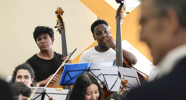 Alberto Núñez Feijóo visita Fundación Acción por la Música