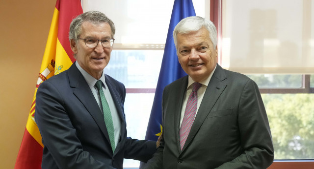 Feijóo junto al comisario Reynders