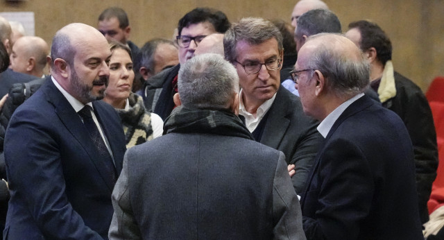 Alberto Núñez Feijóo en su visita a la capilla ardiente de Nicolás Redondo 