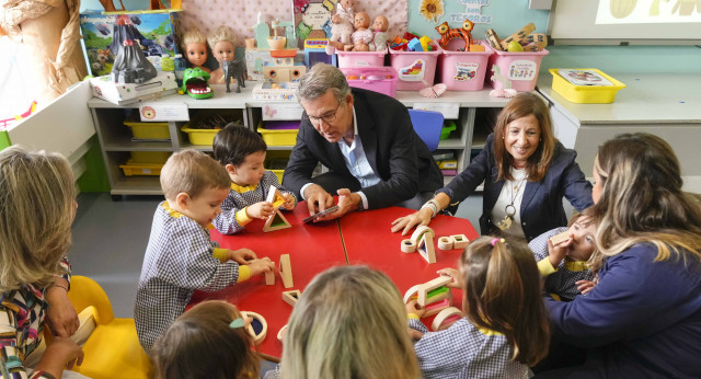 Feijóo visita una escuela infantil en Guadalajara