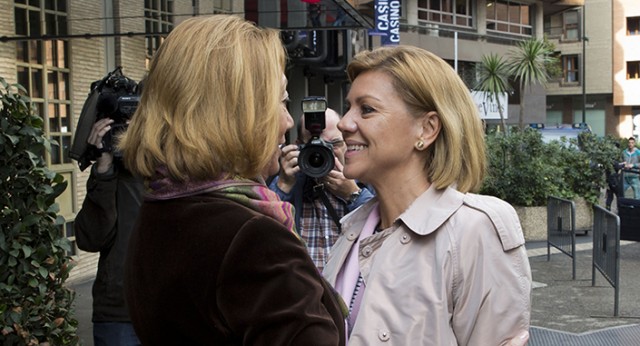 María Dolores de Cospedal con Luisa Fernanda Rudi en Zaragoza