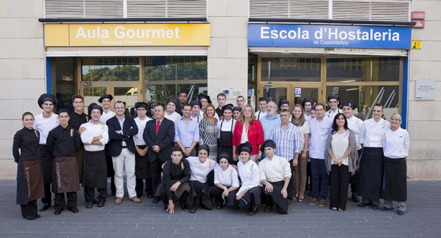 María Dolores de Cospedal visita una escuela de hostelería en Castelldefels