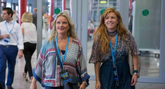 Mª Mar Blanco y Julieta de Micheo, diputada nacional llegan a la clausura de la Conferencia