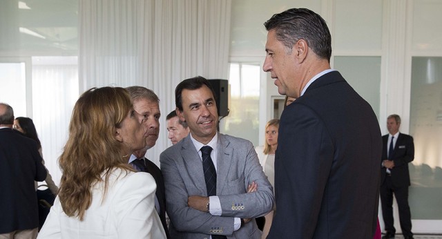 Fernando Martínez-Maillo con Xavi García Albiol en el desayuno de El Periódico