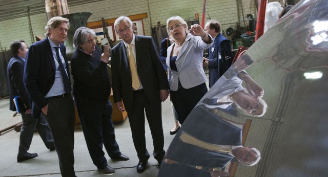 López-Isturiz y Juncker visitan una fábrica de fundición en Madrid 