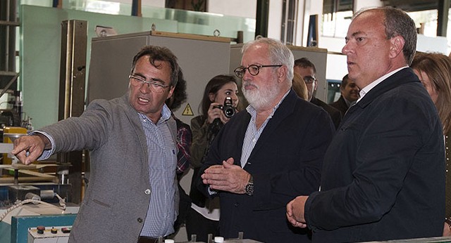 Miguel Arias Cañete y José Antonio Monago visitan la empresa Crisbaex