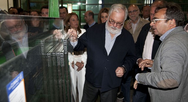 Miguel Arias Cañete y José Antonio Monago visitan la empresa Crisbaex