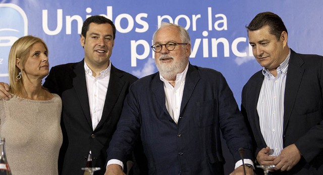 Miguel Arias Cañete con María José García Pelayo, Juanma Moreno y Antonio Sanz en una reunión con cargos del PP