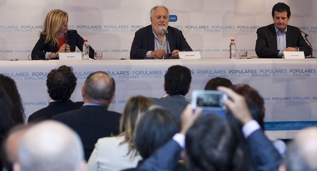 Miguel Arias Cañete en un acto sectorial con autónomos y emprendedores en Alicante