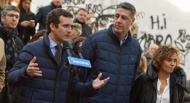 El presidente del Partido Popular, Pablo Casado, atiende a los medios de comunicación en Badalona