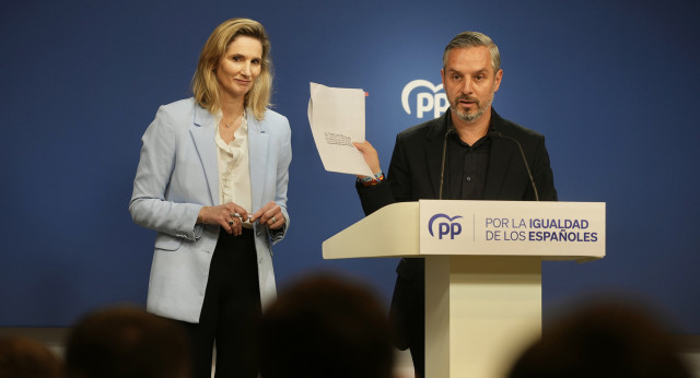 Paloma Martín y Juan Bravo en rueda de prensa