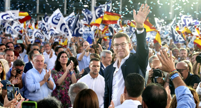 Alberto Núñez Feijóo interviene en el cierre de campaña en A Coruña.