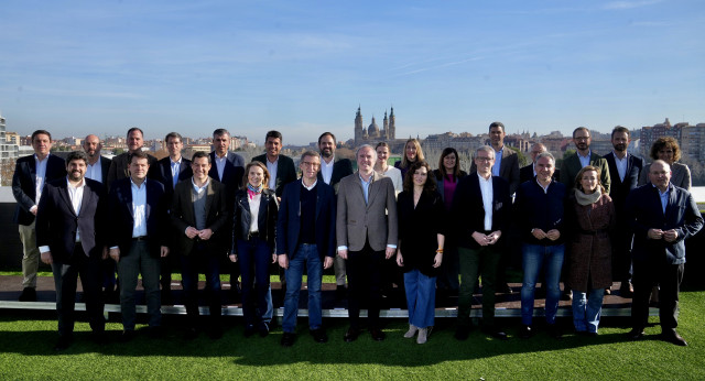 Alberto Núñez Feijóo con el Comité Ejecutivo, presidentes autonómicos y candidatos del PP en Zaragoza