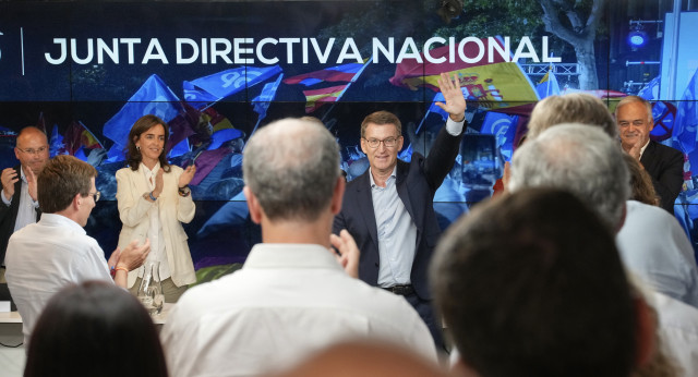 Alberto Núñez Feijóo preside la reunión de la Junta Directiva Nacional