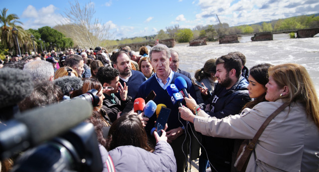 Alberto Núñez Feijóo visita Talavera de la Reina tras el temporal