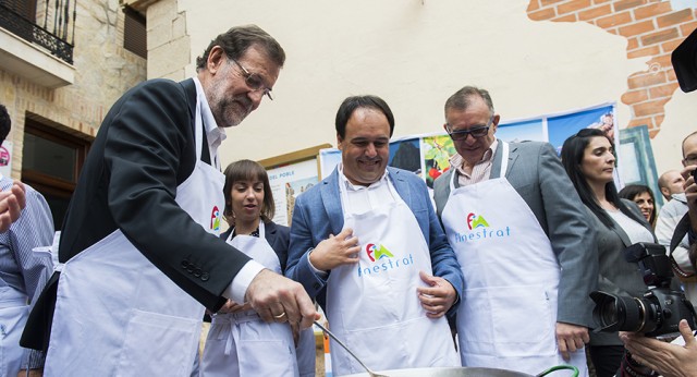 Mariano Rajoy participa en una paellada