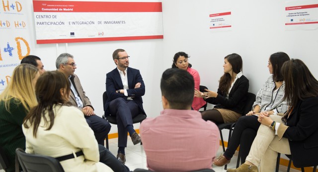 Javier Maroto, realiza una visita al Centro de Participación e Integración de Inmigrantes (CEPI)