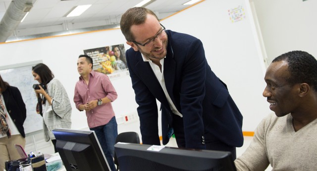 Javier Maroto, realiza una visita al Centro de Participación e Integración de Inmigrantes (CEPI)