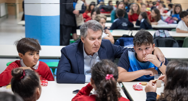 Feijoo en la visita al colegio El Valle, en Madrid