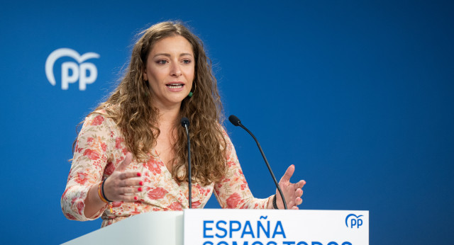 Ester Muñoz y Borja Sémper en rueda de prensa