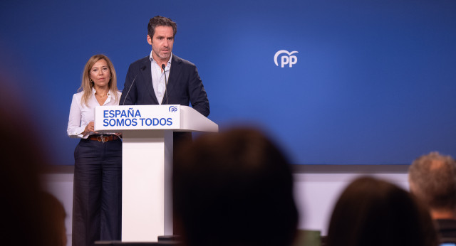 Borja Sémper y Ana Alós ofrecen una rueda de prensa