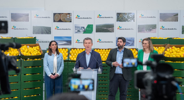 Feijóo y López Miras visitan la empresa García Aranda