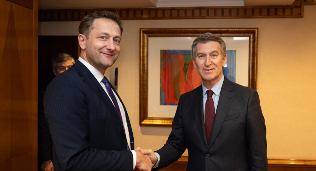 Alberto Núñez Feijóo en la reunión con el Comisario Europeo de Agricultura y Alimentación, Christophe Hansen