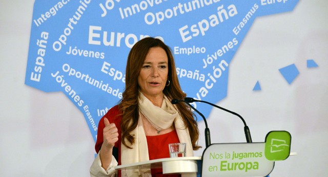 Teresa Jiménez Becerril durante su intervención en un acto de NNGG en Sevilla