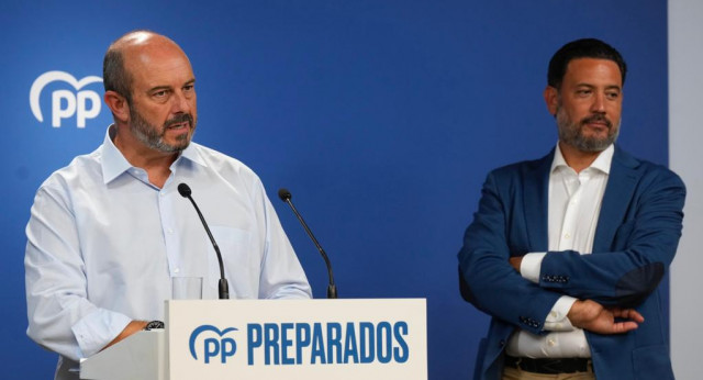 Pedro Rollán y Guillermo Mariscal en la rueda de prensa para presentar una batería de iniciativas parlamentarias sobre energía