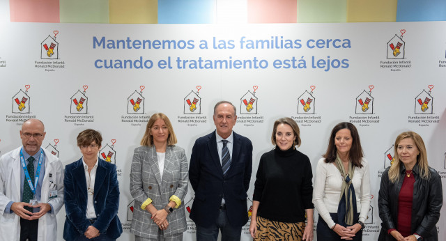 Cuca Gamarra y Ana Alós visitan la Fundación Ronald McDonald