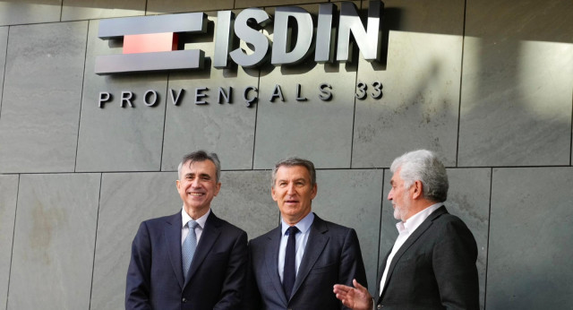 Feijóo visita la sede de ISDIN