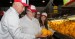 Javier Arenas junto a Miguel Arias Cañete y Teresa Jiménez-Becerril durante la visita a la fábrica de naranjas