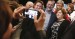 Mariano Rajoy fotografiánsose con los asistentes al acto de Presentación del Programa Marco Local en Valencia